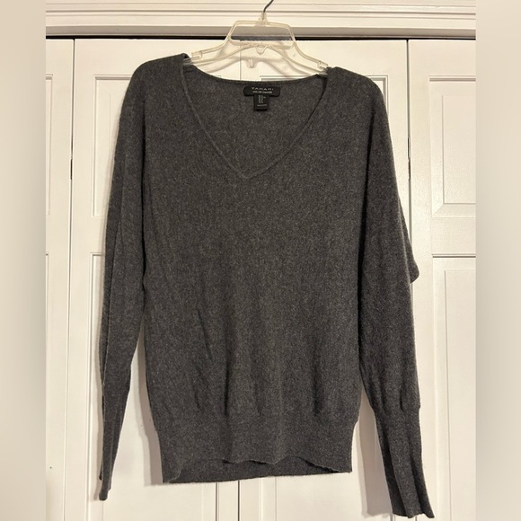 Tahari Sweaters - Tahari 100% 2-ply Cashmere V-Neck Relaxed Gray Sweater Size XL